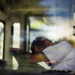 100 frases para quem trabalha muito e continua sem dinheiro