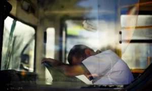 100 frases para quem trabalha muito e continua sem dinheiro