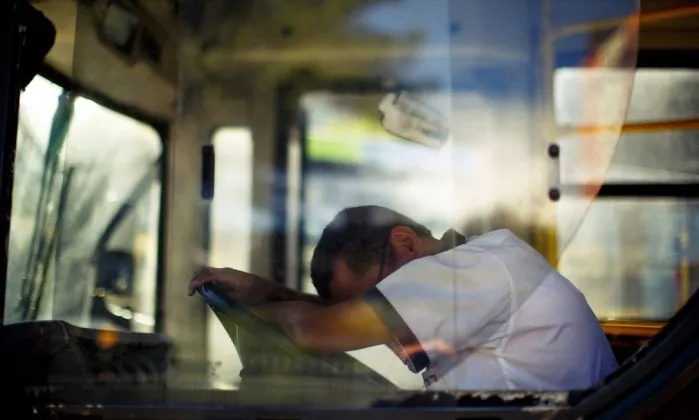 100 frases para quem trabalha muito e continua sem dinheiro