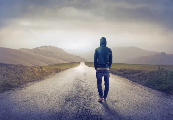 150 frases para quem está afundado em dívidas e precisa de força