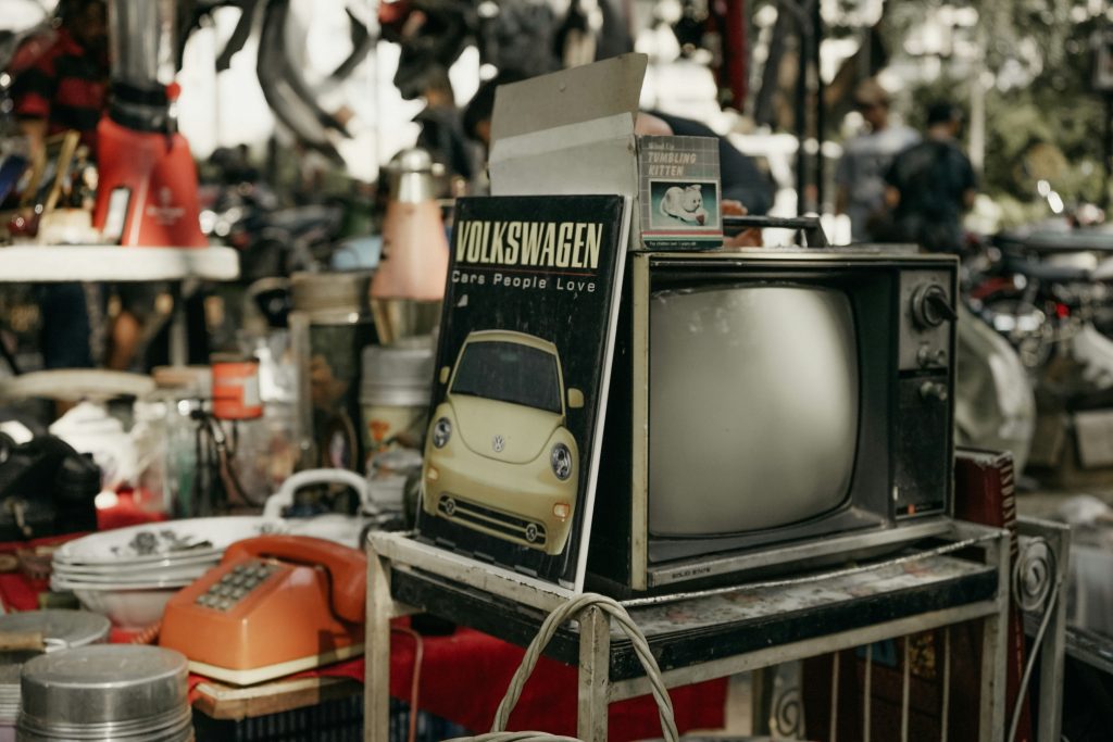 Como ganhar até R$ 500 por dia garimpando brechó